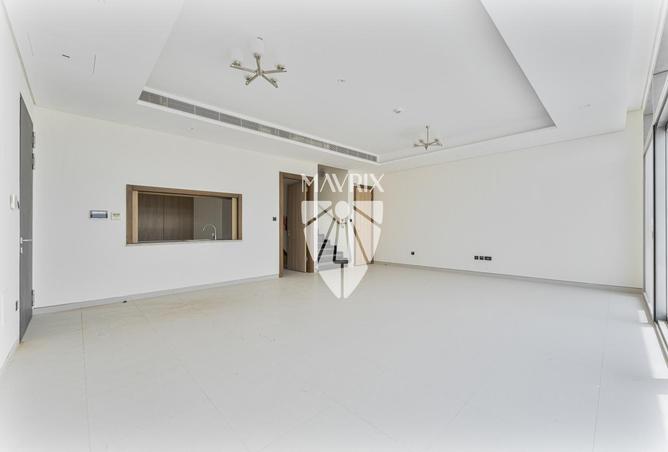 5BR + Maid | Gated Community | Corner Villa photo 2