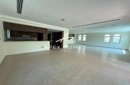 Villa - 4 Bedrooms - 4 Bathrooms for rent in District 4 - Jumeirah Park - Dubai