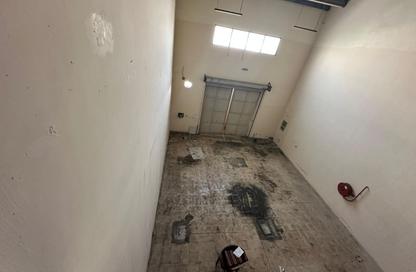 Warehouse - Studio - 2 Bathrooms for rent in Al Jurf Industrial - Ajman