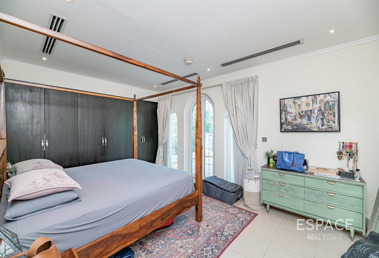 3 Bed Converted | Jacuzzi Pool | Extended photo 16