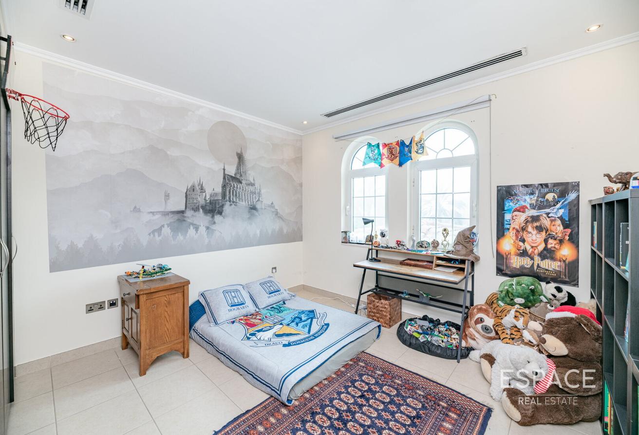 3 Bed Converted | Jacuzzi Pool | Extended photo 13