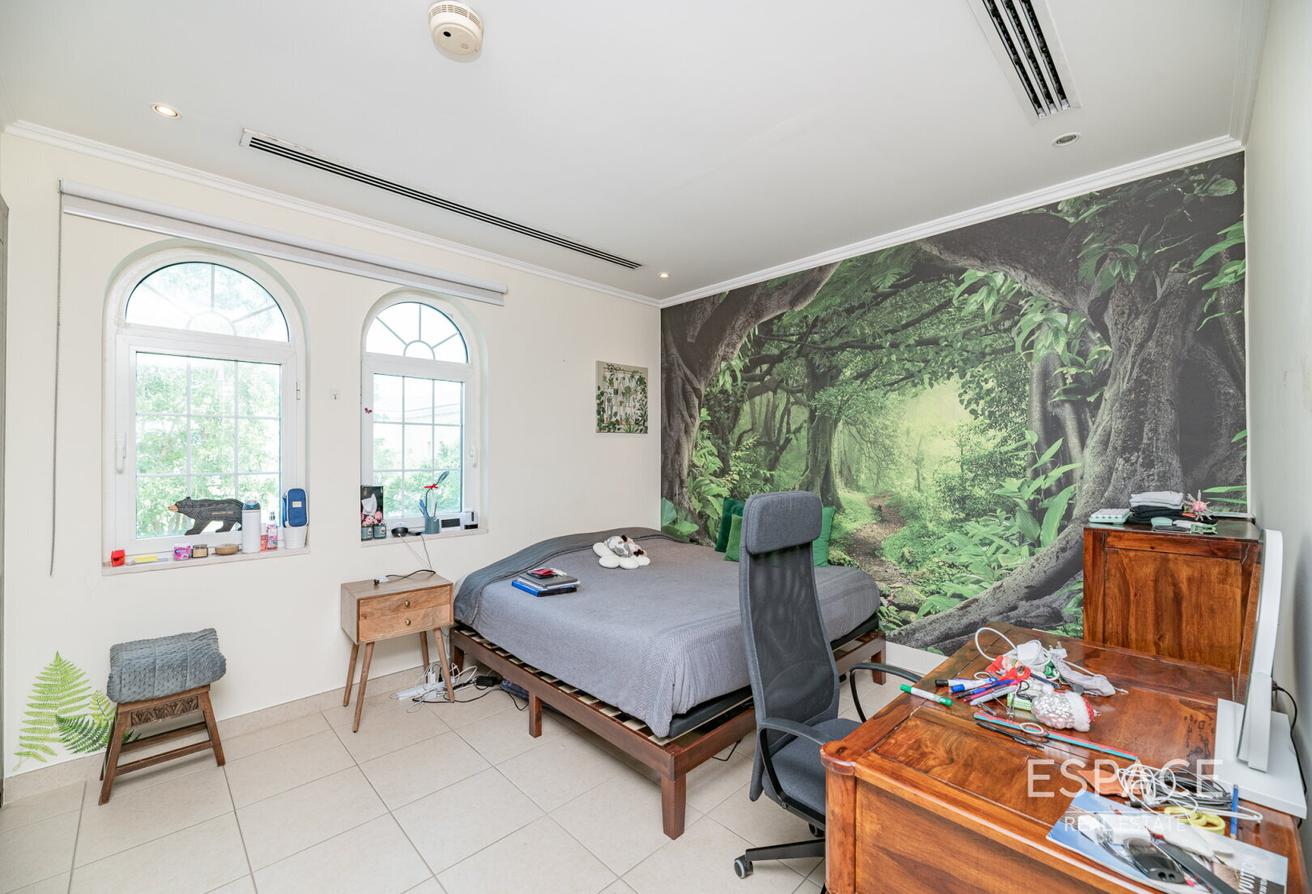 3 Bed Converted | Jacuzzi Pool | Extended photo 14