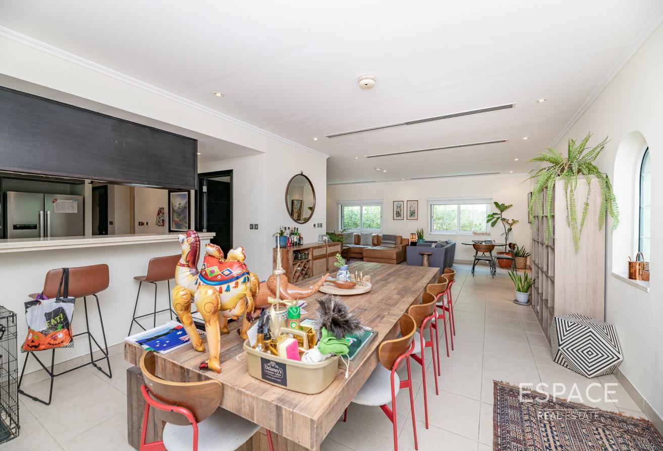 3 Bed Converted | Jacuzzi Pool | Extended photo 11