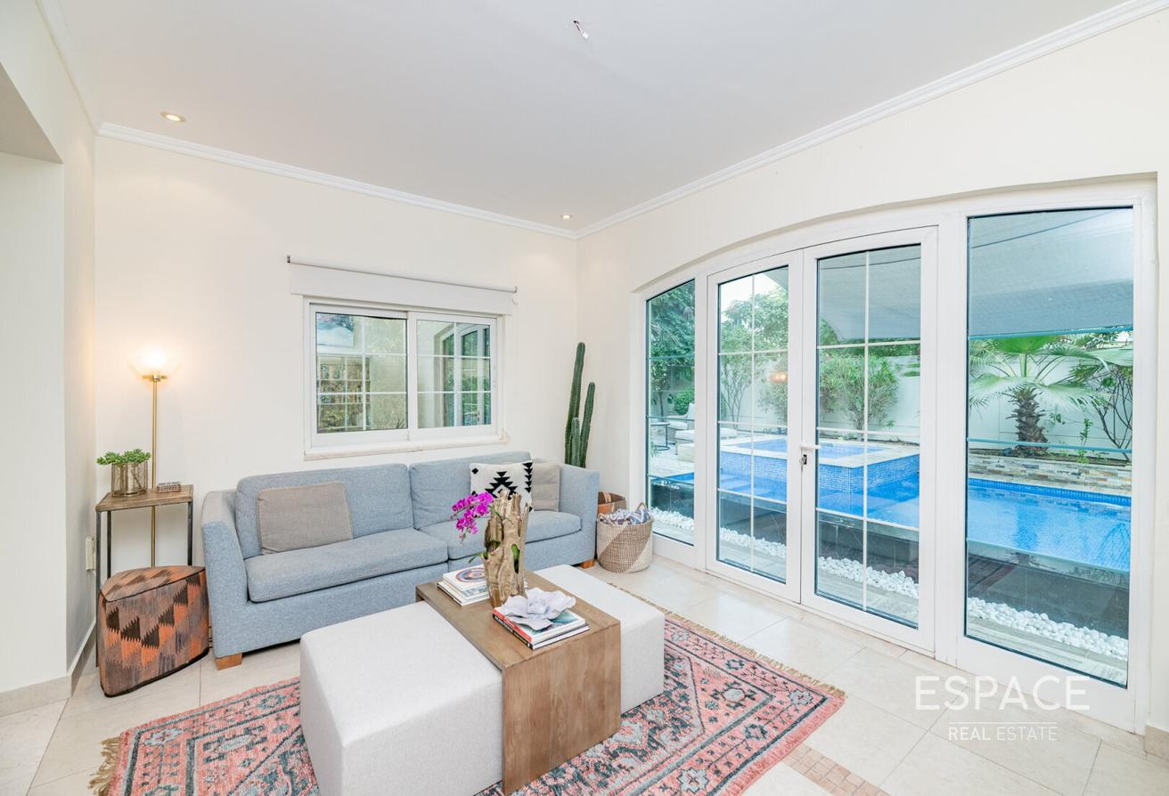 3 Bed Converted | Jacuzzi Pool | Extended photo 7