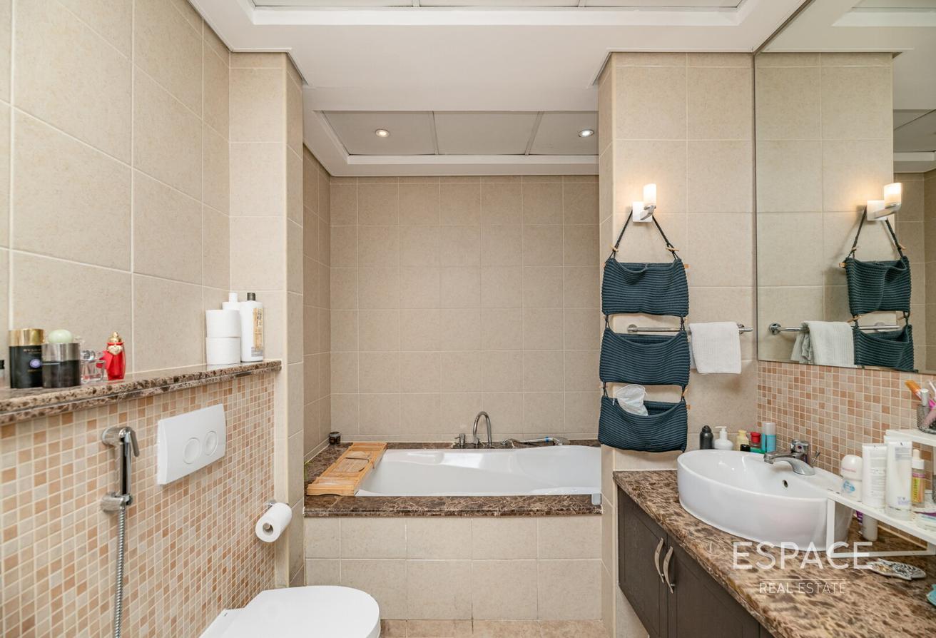 3 Bed Converted | Jacuzzi Pool | Extended photo 19