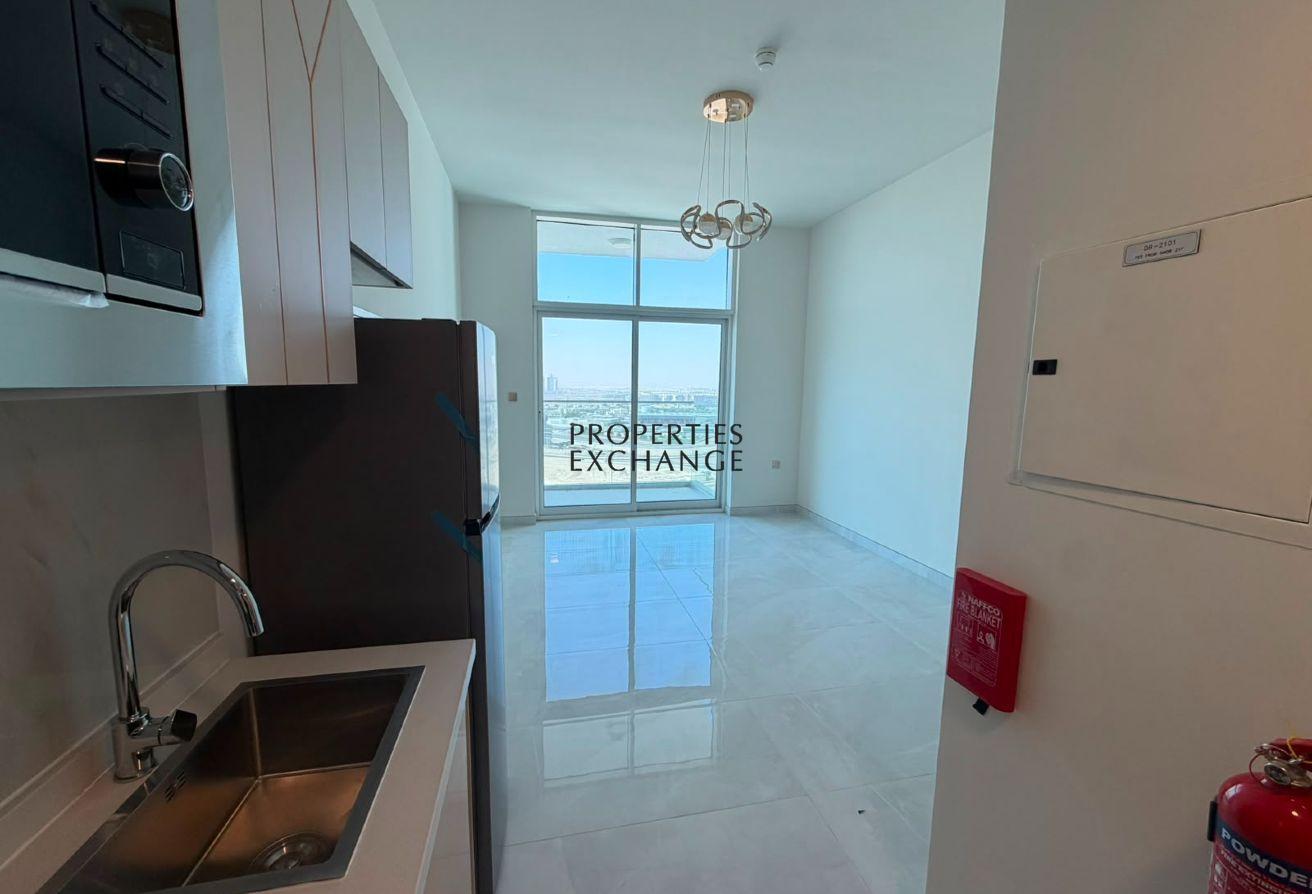 BRAND NEW | PRIVATE BALCONY | PREMIUM AMENITIES photo 4