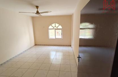 Office Space - Studio - 1 Bathroom for rent in Al Muteena - Deira - Dubai