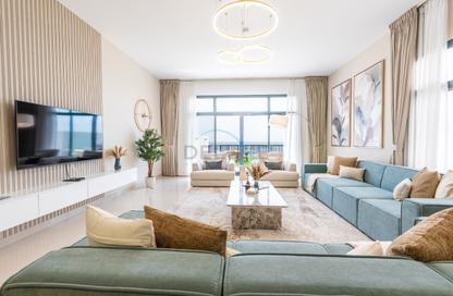 Villa - 4 - 6 for rent in Al Dana Villas - Sharm - Fujairah