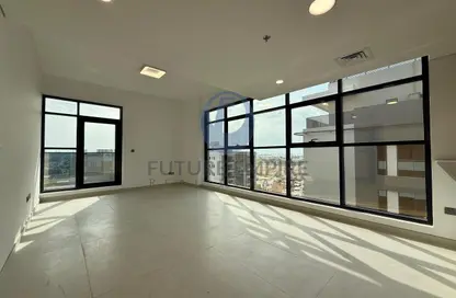 Apartment - 1 Bedroom - 2 Bathrooms for rent in Jumeirah Garden City - Al Satwa - Dubai