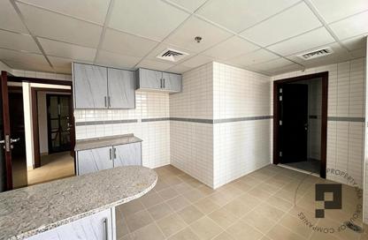Apartment - 3 - 5 for rent in Al Heera Tower - Al Majaz 1 - Al Majaz - Sharjah