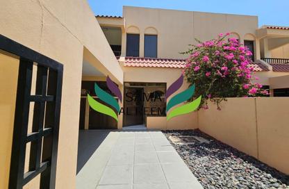 Villa - 4 Bedrooms - 3 Bathrooms for rent in Jumeirah 1 Villas - Jumeirah 1 - Jumeirah - Dubai
