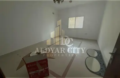 شقة - 2 غرف نوم - 3 حمامات للايجار في برج الكورنيش - طريق كورنيش عجمان - عجمان