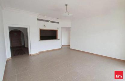 Apartment - 2 Bedrooms - 3 Bathrooms for rent in Al Tamr - Shoreline Apartments - Palm Jumeirah - Dubai