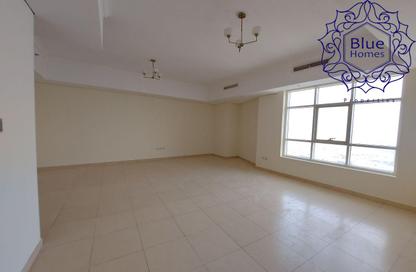 Apartment - 4 - 5 for rent in Danat Al Khan Tower - Al Khan Lagoon - Al Khan - Sharjah