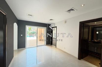 Villa - 4 Bedrooms - 5 Bathrooms for rent in Meadows 6 - Meadows - Dubai