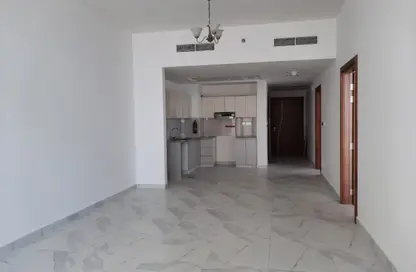 Whole Building - 2 Bedrooms - 3 Bathrooms for rent in Millennium Binghatti Residences - Business Bay - Dubai