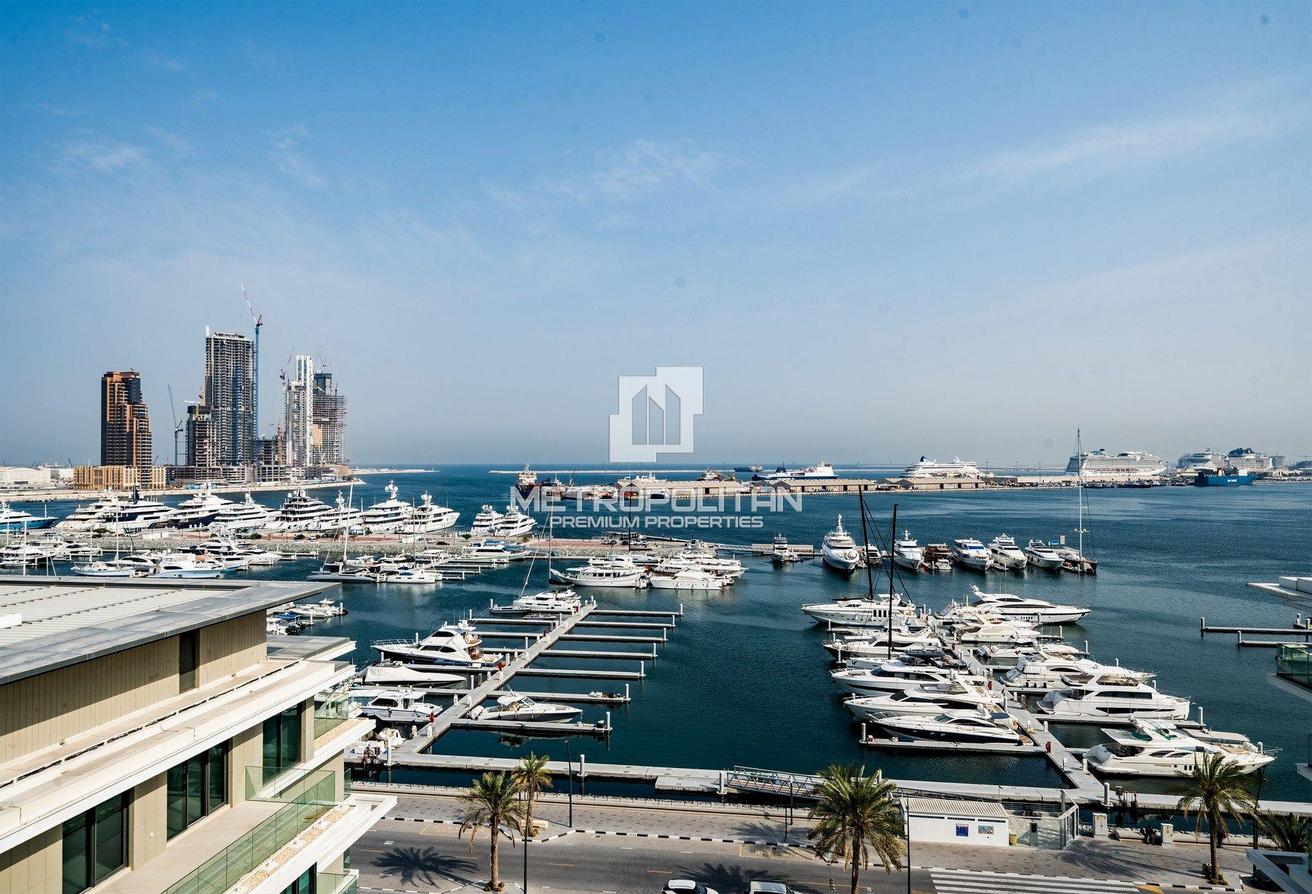 Fully Furnished | Sea and Marina View| Spacious photo 3