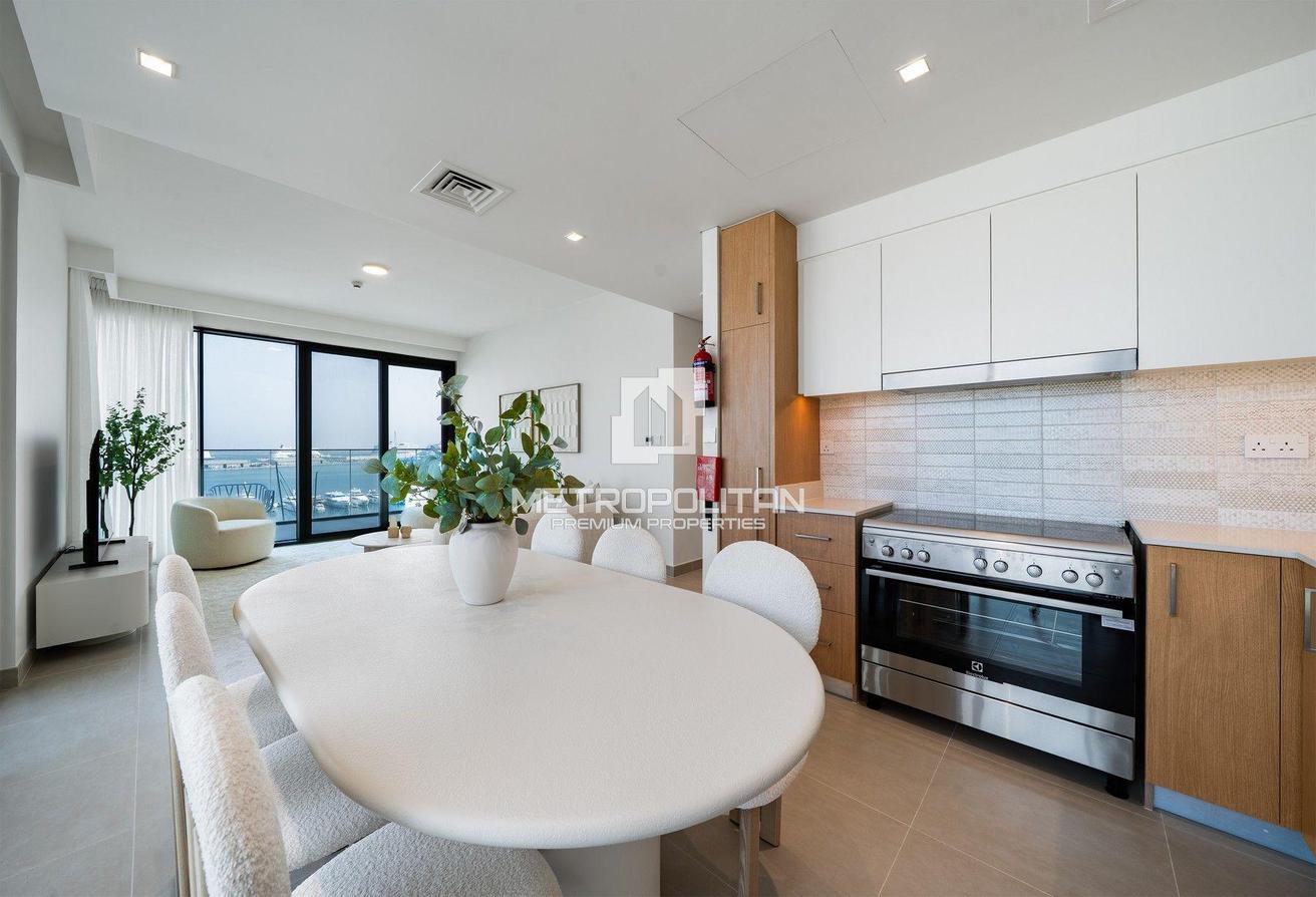 Fully Furnished | Sea and Marina View| Spacious photo 14