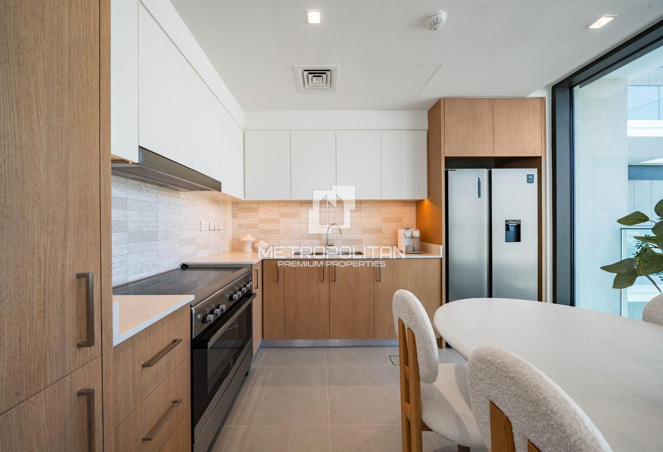 Fully Furnished | Sea and Marina View| Spacious photo 12