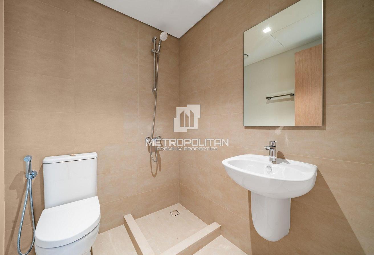 Fully Furnished | Sea and Marina View| Spacious photo 21