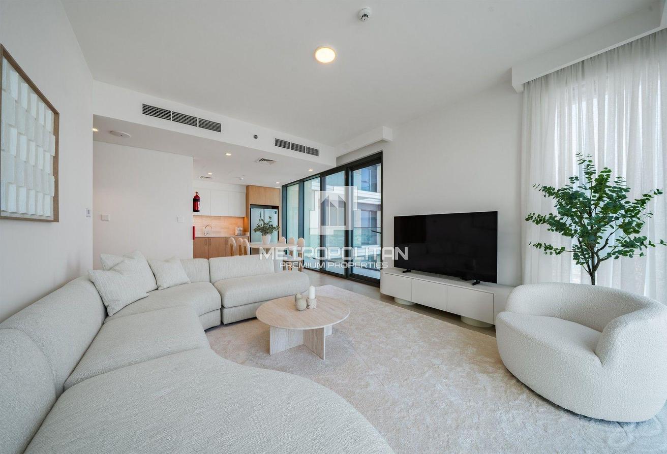 Fully Furnished | Sea and Marina View| Spacious photo 8