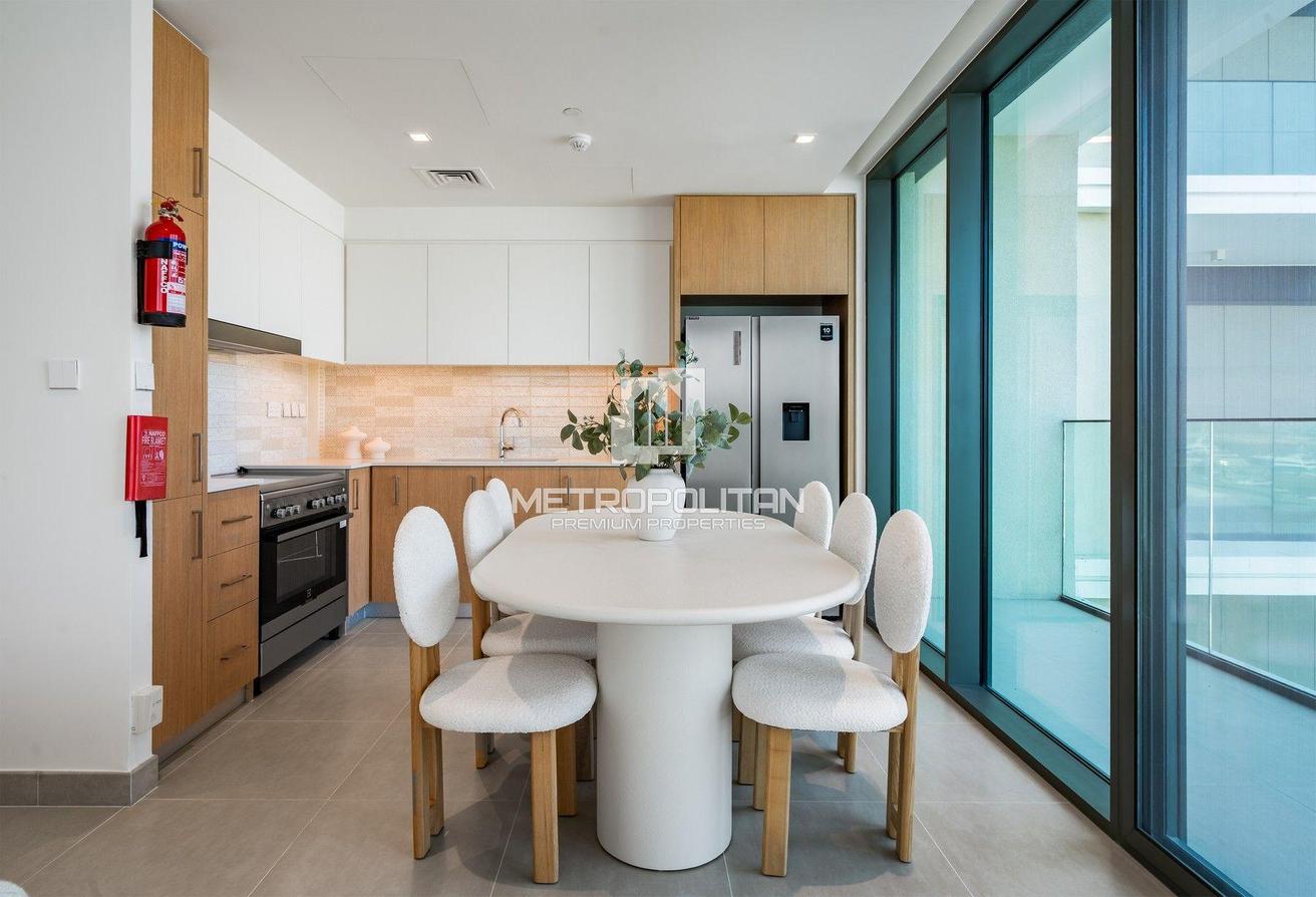 Fully Furnished | Sea and Marina View| Spacious photo 11
