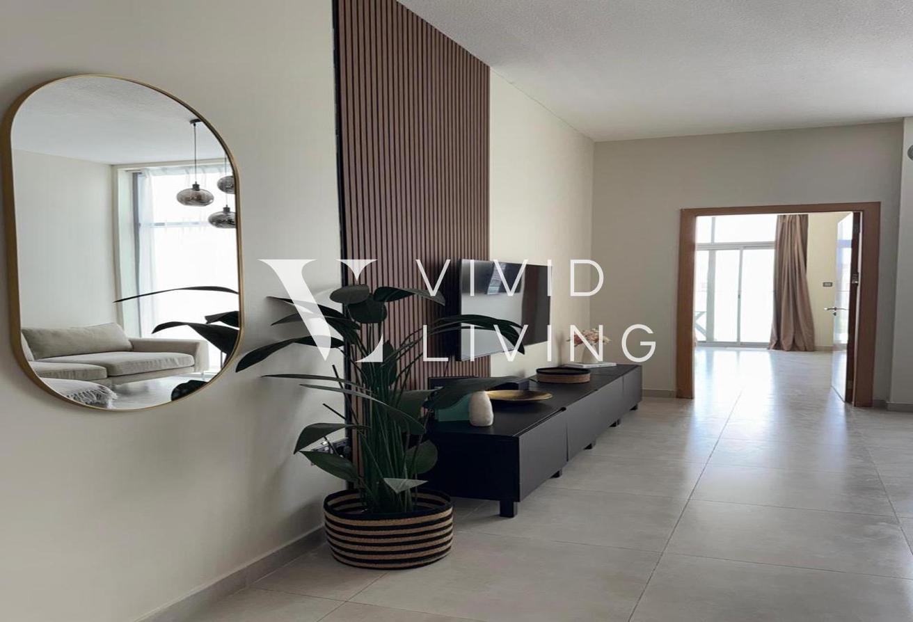 Vacant | Study Room| Stylish furnishings photo 6