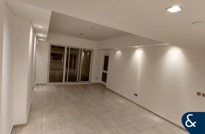Apartment - 2 Bedrooms - 1 Bathroom for rent in Marina Residences 2 - Marina Residences - Palm Jumeirah - Dubai