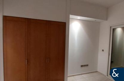 Apartment - 2 Bedrooms - 1 Bathroom for rent in Marina Residences 2 - Marina Residences - Palm Jumeirah - Dubai