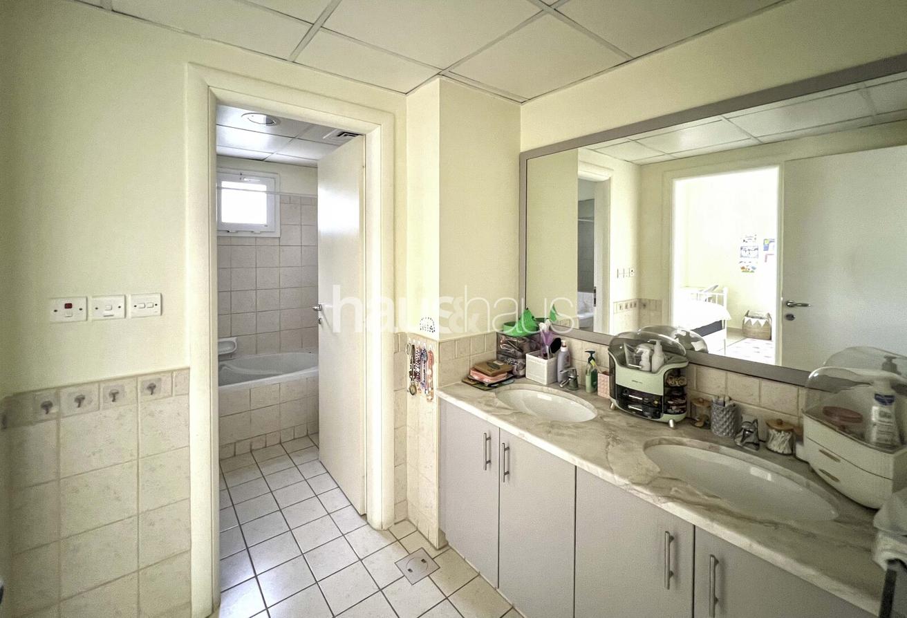 Cul De Sac | Spacious Layout | Maids's Room photo 10