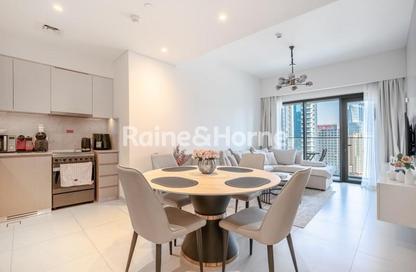Apartment - 2 Bedrooms - 2 Bathrooms for rent in Burj Royale - Downtown Dubai - Dubai