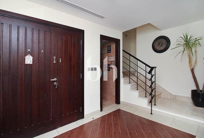 Exclusive | Vacant November | Large Corner Plot photo 2