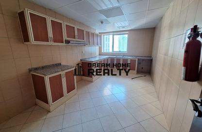 Apartment - 3 Bedrooms - 3 Bathrooms for rent in Al Khan - Sharjah