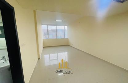 Apartment - Studio - 1 Bathroom for rent in Tiger Building Al Qadesia - Al Nahda - Sharjah Apartment - Studio - 1 Bathroom for rent in Tiger Building Al Qadesia - Al Nahda - Sharjah