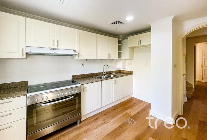 Back-to-Back | Well-Maintained | Type4E photo 3