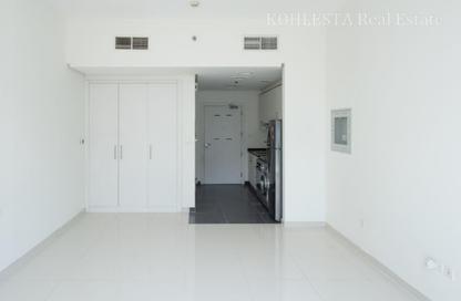 Apartment - Studio - 1 for rent in Golf Promenade 4A - Golf Promenade 4 - Golf Town - Damac Hills - Dubai Apartment - Studio - 1 for rent in Golf Promenade 4A - Golf Promenade 4 - Golf Town - Damac Hills - Dubai