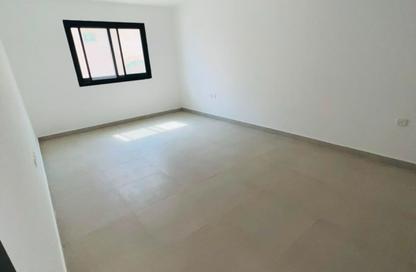 شقة - 2 غرف نوم - 3 حمامات للايجار في 1 المويهات - المويهات - عجمان