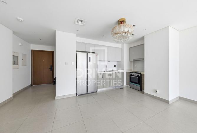 Ready to Move in | Spacious | Prime Location photo 2