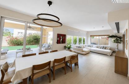 Villa - 4 Bedrooms - 5 Bathrooms for rent in District 5 - Jumeirah Park - Dubai