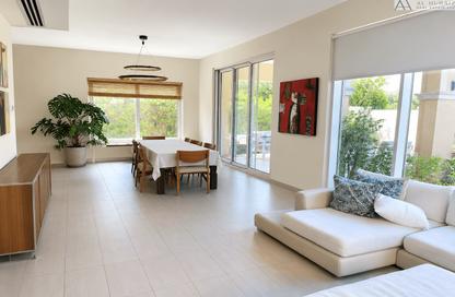 Villa - 4 Bedrooms - 5 Bathrooms for rent in District 5 - Jumeirah Park - Dubai
