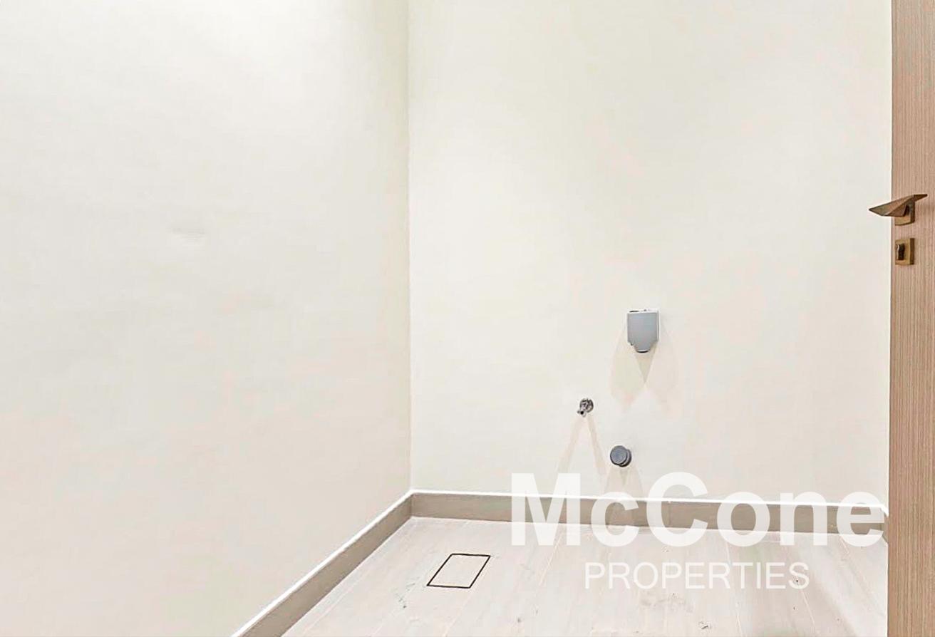 High Floor | Spacious | Store Room photo 8