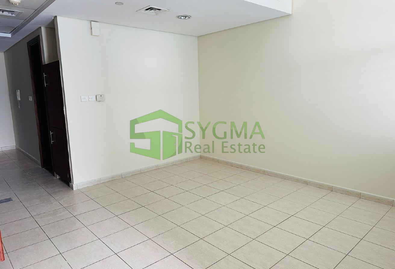 Premium Location | Opposite DMCC Metro l Parking photo 11