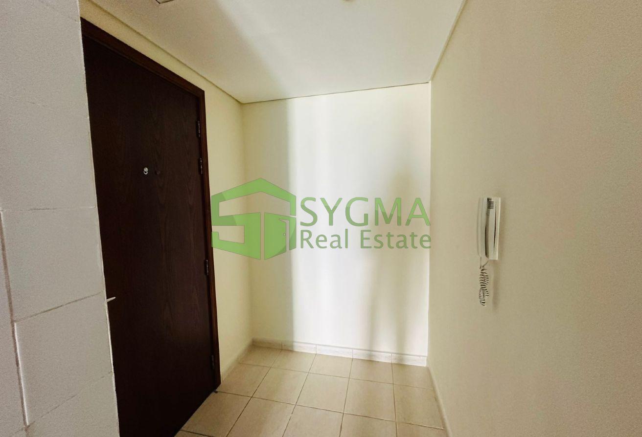 Premium Location | Opposite DMCC Metro l Parking photo 9