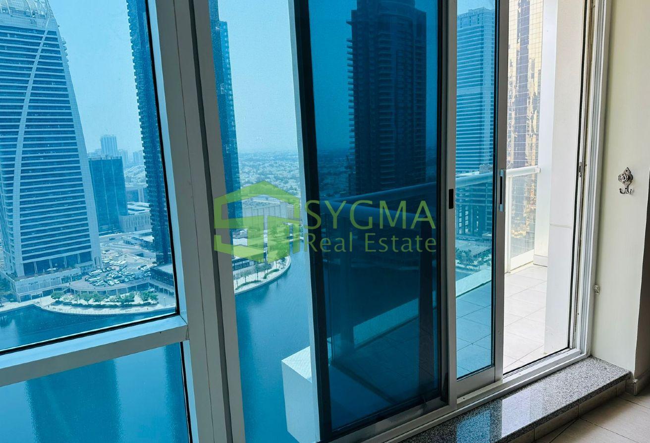 Premium Location | Opposite DMCC Metro l Parking photo 12