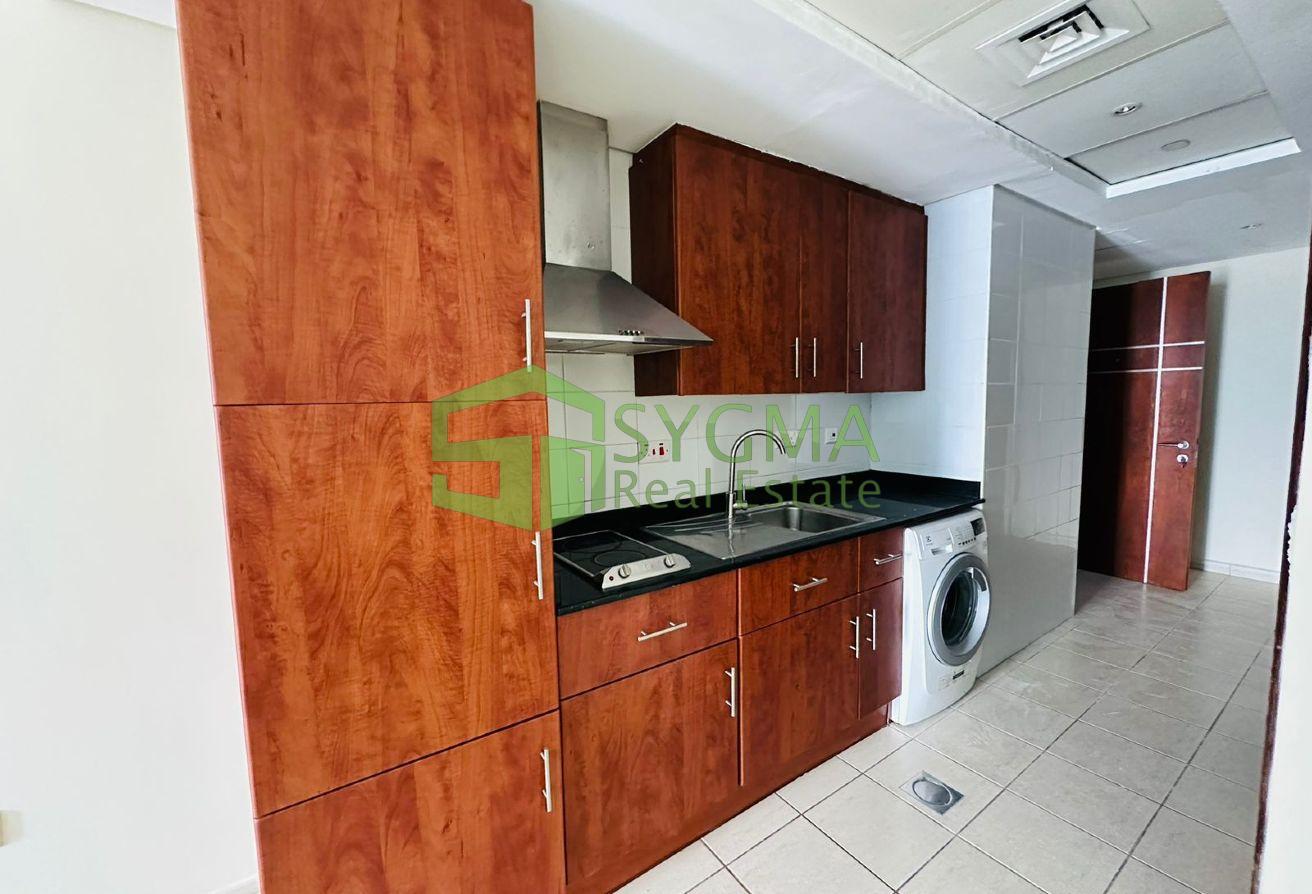 Premium Location | Opposite DMCC Metro l Parking photo 4