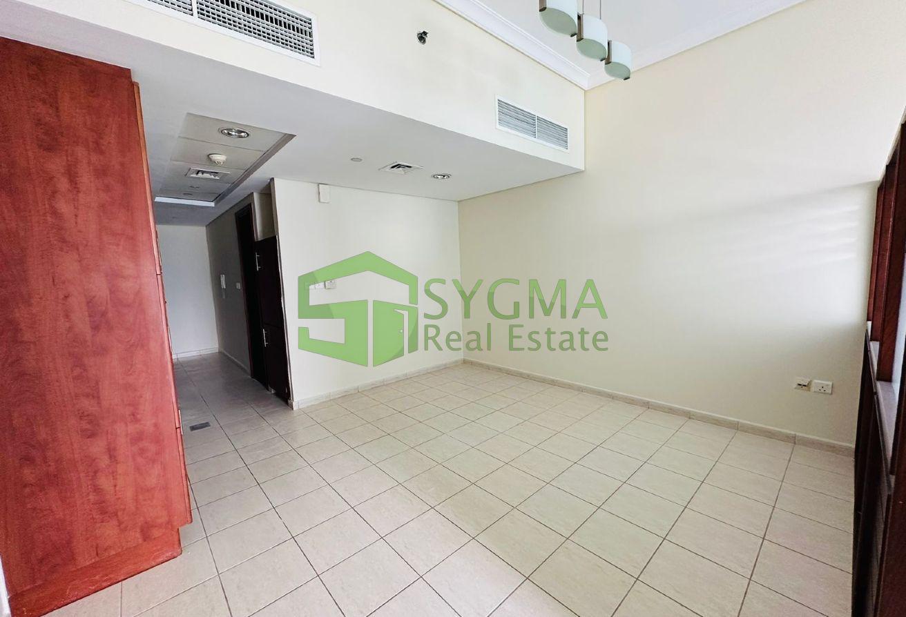 Premium Location | Opposite DMCC Metro l Parking photo 10