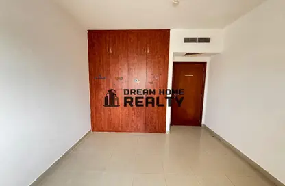 شقة - 2 غرف نوم - 2 حمامات للايجار في الممزر بلازا - شارع التعاون - التعاون - الشارقة