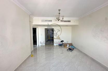 Apartment - 1 - 2 for rent in Al Wahda Building - Al Majaz 2 - Al Majaz - Sharjah