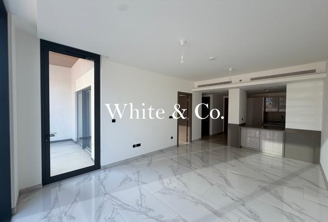 Ready to move | Waterfront | Large 1 Bed