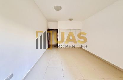 Apartment - 3 Bedrooms - 4 Bathrooms for rent in Zabeel Building - Al Karama - Dubai